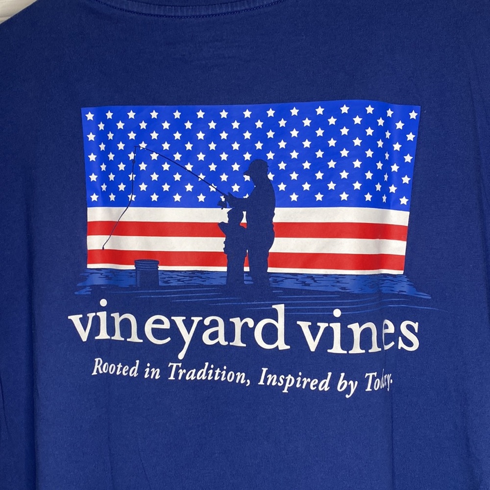 Vineyard, vines, navy T-shirt, size extra large